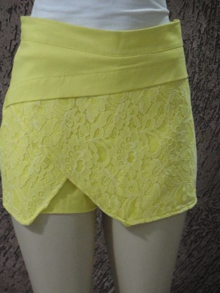 shorts saia de renda.
