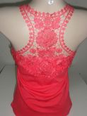 blusa com detalhes..