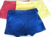 Shorts Saia assemetrico.